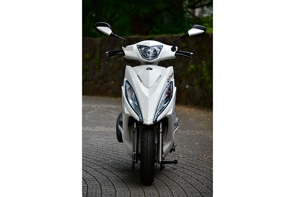 白いKYMCO GP 125 VCBSを正面から見た車体画像