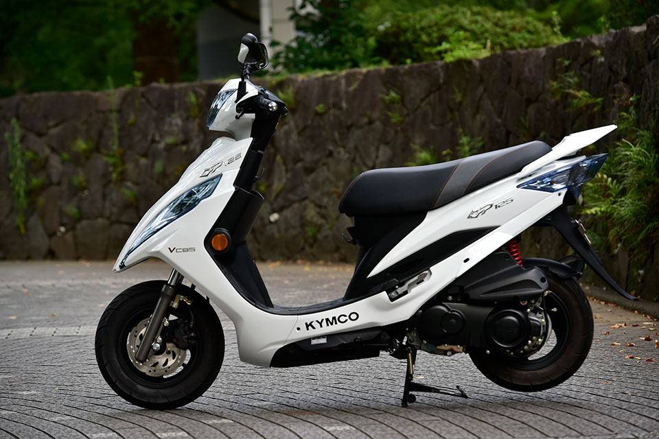 白いKYMCO GP 125 VCBSを横から見た車体画像