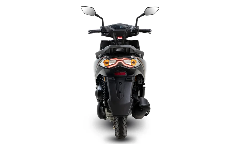 SYM ECHS 125を後ろから見たリアランプ周りの画像