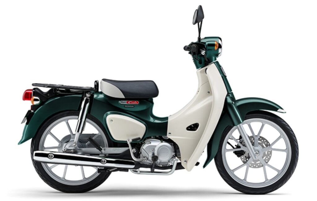 グリーンのホンダ スーパーカブ110を横から見た車体画像